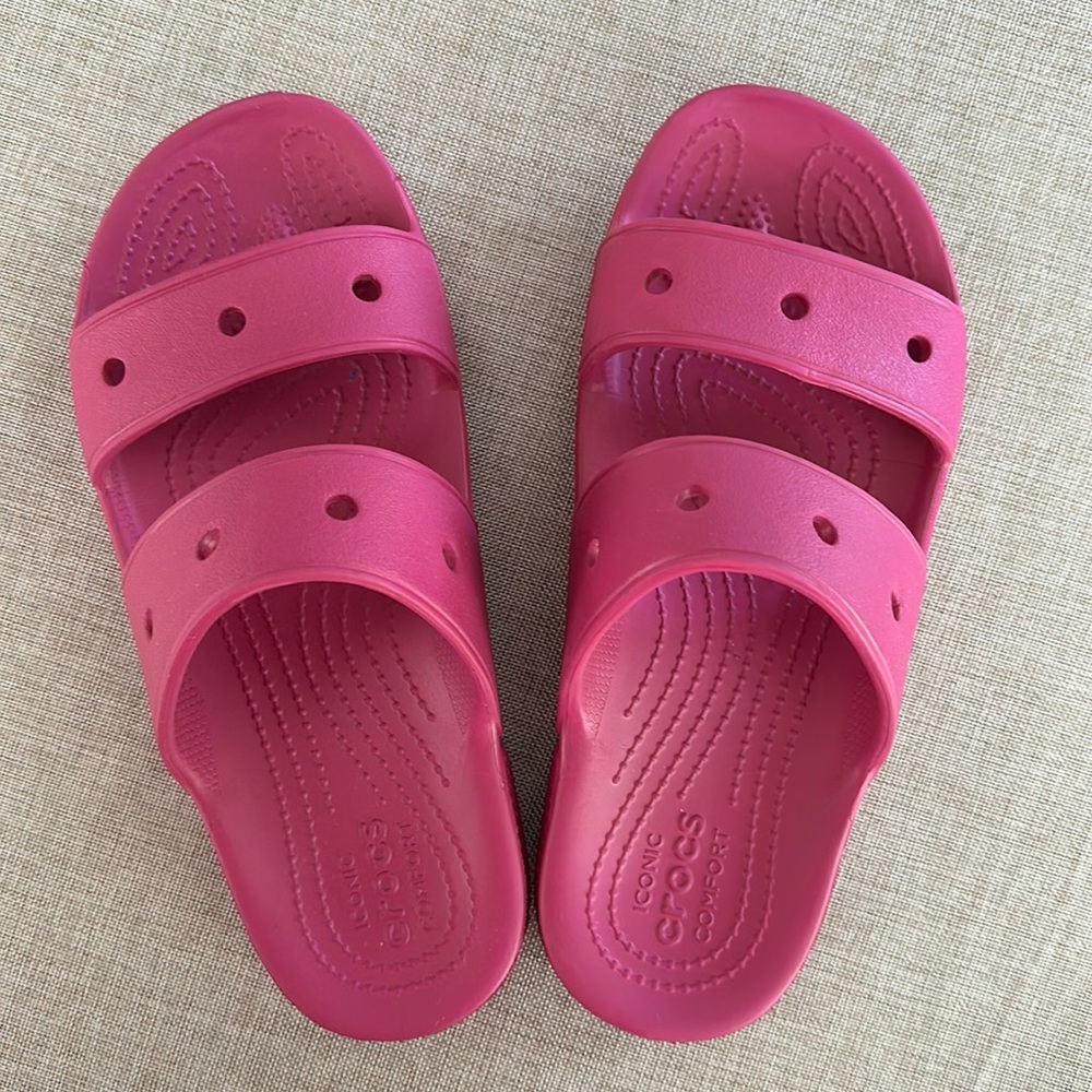 Crocs Sandals in Fuchsia Fun